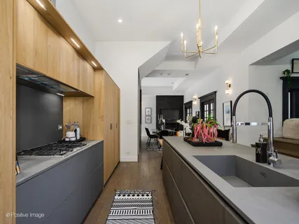 $900,000 | 4840 South Dorchester Avenue, Unit 1, Chicago, IL 60615