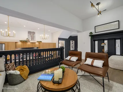 $900,000 | 4840 South Dorchester Avenue, Unit 1, Chicago, IL 60615