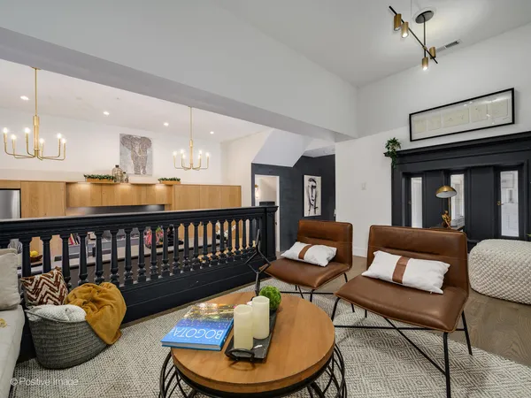 $900,000 | 4840 South Dorchester Avenue, Unit 1, Chicago, IL 60615