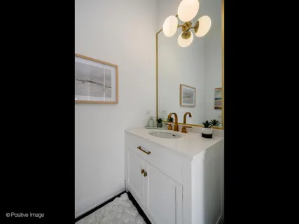 $900,000 | 4840 South Dorchester Avenue, Unit 1, Chicago, IL 60615