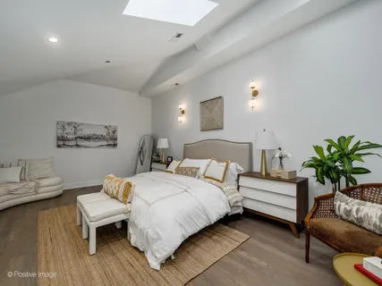 $900,000 | 4840 South Dorchester Avenue, Unit 1, Chicago, IL 60615