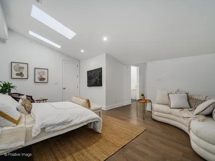 $900,000 | 4840 South Dorchester Avenue, Unit 1, Chicago, IL 60615