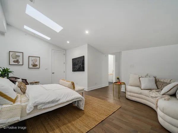 $900,000 | 4840 South Dorchester Avenue, Unit 1, Chicago, IL 60615