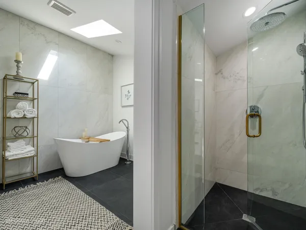 $900,000 | 4840 South Dorchester Avenue, Unit 1, Chicago, IL 60615