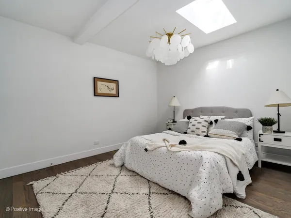 $900,000 | 4840 South Dorchester Avenue, Unit 1, Chicago, IL 60615