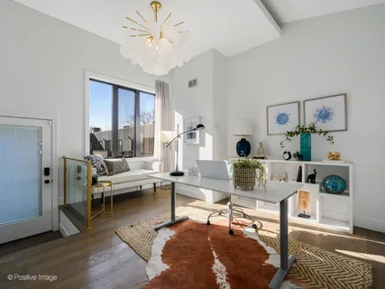 $900,000 | 4840 South Dorchester Avenue, Unit 1, Chicago, IL 60615