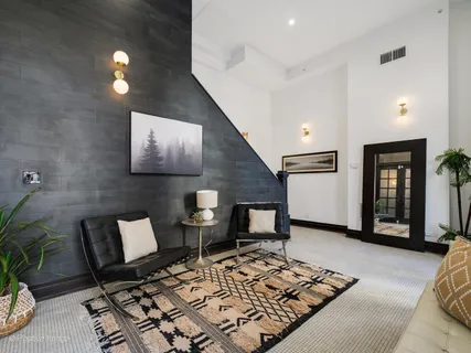 $900,000 | 4840 South Dorchester Avenue, Unit 1, Chicago, IL 60615