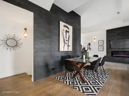 $900,000 | 4840 South Dorchester Avenue, Unit 1, Chicago, IL 60615