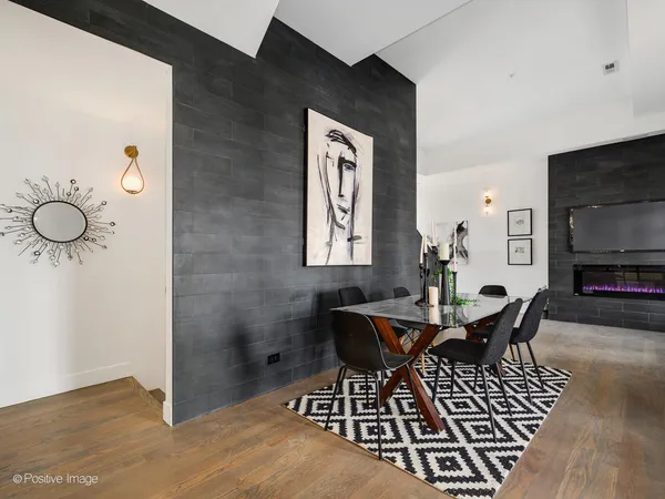 $900,000 | 4840 South Dorchester Avenue, Unit 1, Chicago, IL 60615