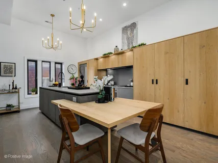 $900,000 | 4840 South Dorchester Avenue, Unit 1, Chicago, IL 60615