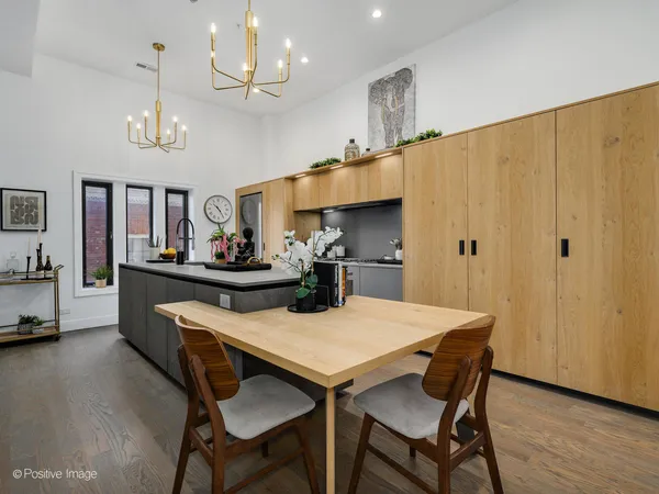 $900,000 | 4840 South Dorchester Avenue, Unit 1, Chicago, IL 60615