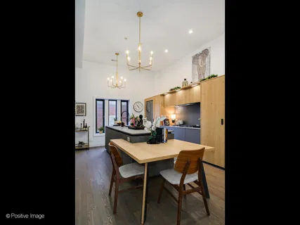 $900,000 | 4840 South Dorchester Avenue, Unit 1, Chicago, IL 60615