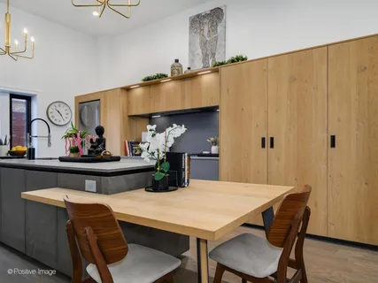 $900,000 | 4840 South Dorchester Avenue, Unit 1, Chicago, IL 60615