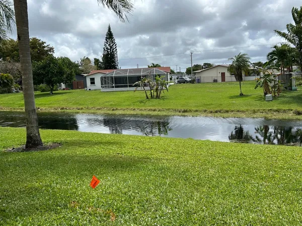 $129,900 | 6670 Royal Palm Boulevard, Unit 112K, Margate, FL 33063