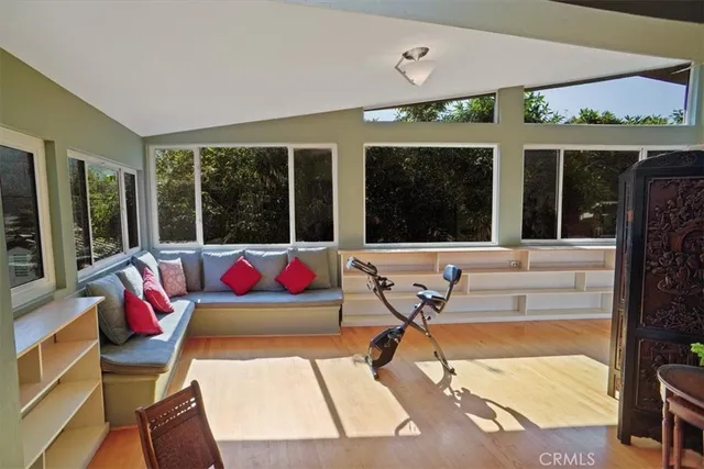 $749,000 | 1548 Riverside Drive, Unit G, Glendale, CA 91201