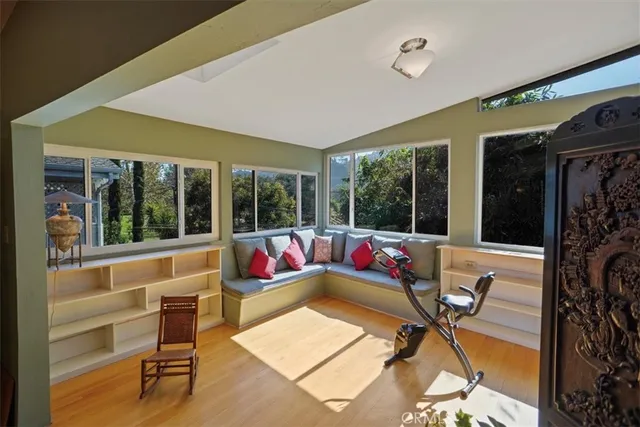 $749,000 | 1548 Riverside Drive, Unit G, Glendale, CA 91201