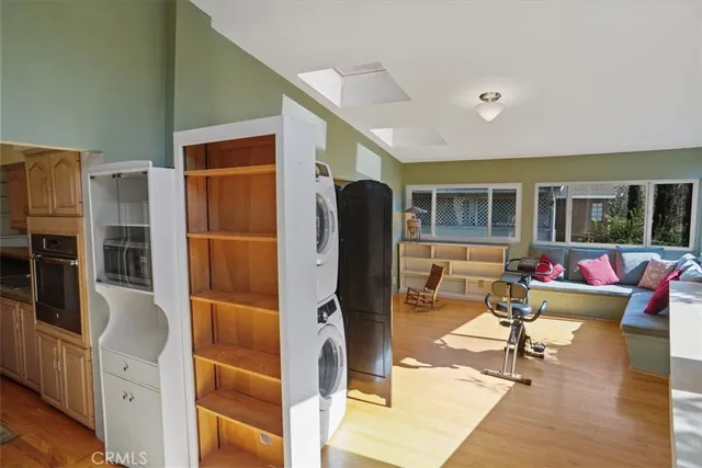 $749,000 | 1548 Riverside Drive, Unit G, Glendale, CA 91201