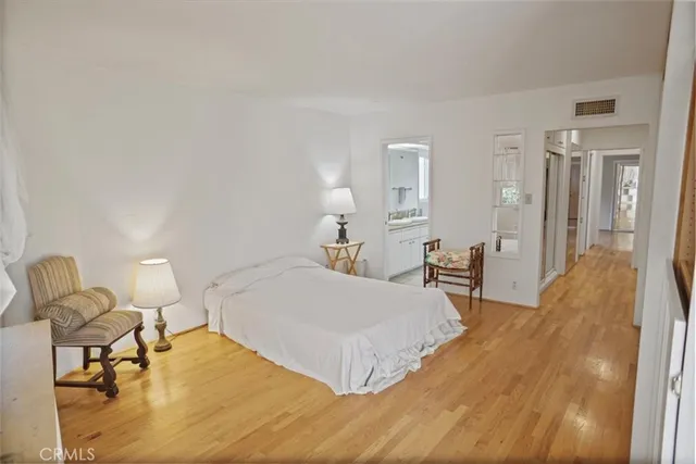 $749,000 | 1548 Riverside Drive, Unit G, Glendale, CA 91201