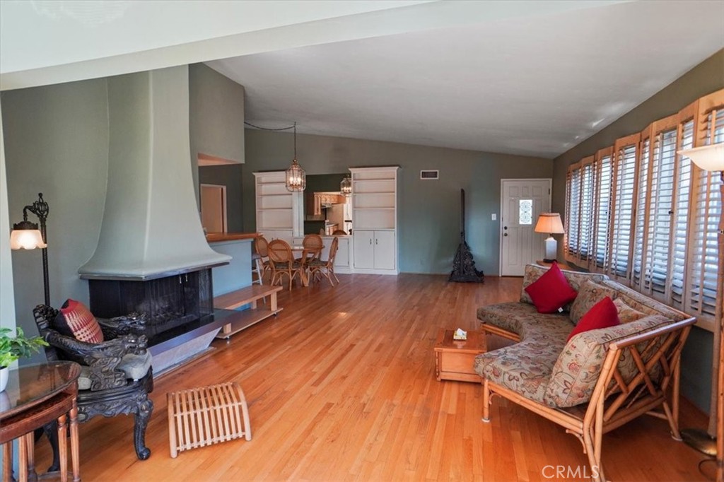 1548 Riverside Drive, Unit G Glendale, CA 91201 - Photo 3 of 22