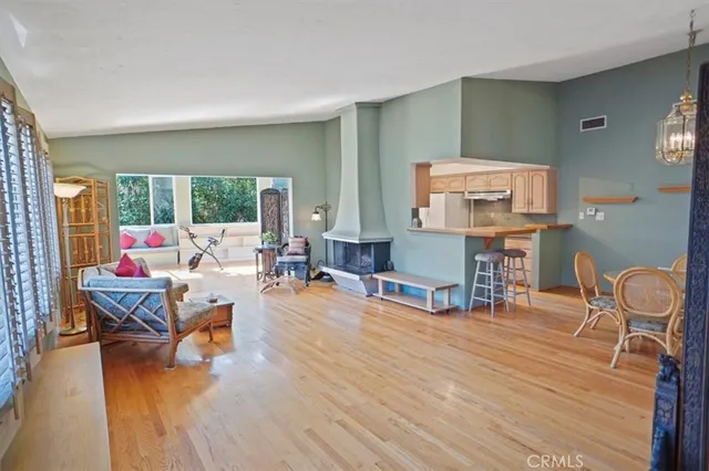 $749,000 | 1548 Riverside Drive, Unit G, Glendale, CA 91201