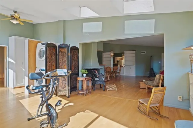 $749,000 | 1548 Riverside Drive, Unit G, Glendale, CA 91201