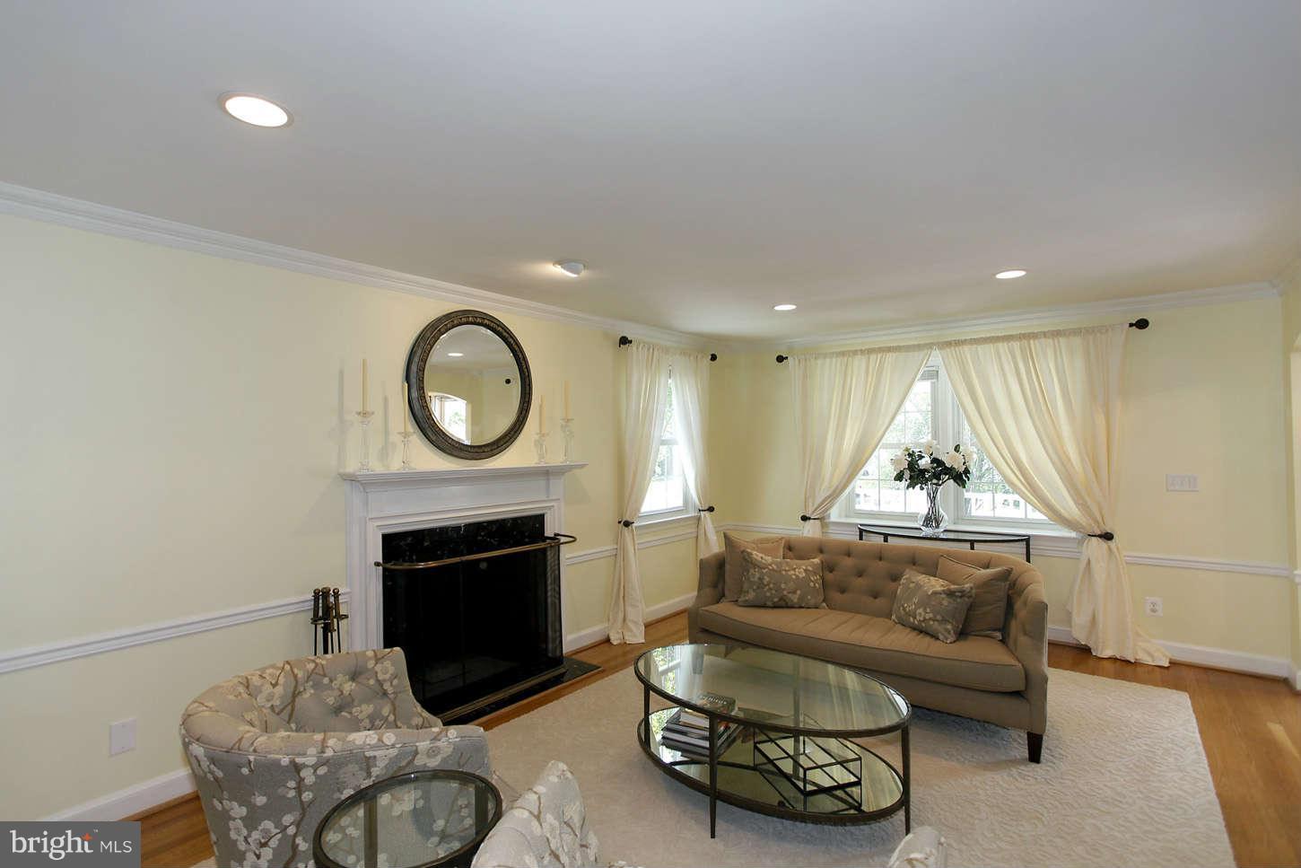 4637 River Road Bethesda, MD 20816 - Photo 7 of 24 Living Room (2 of 3)