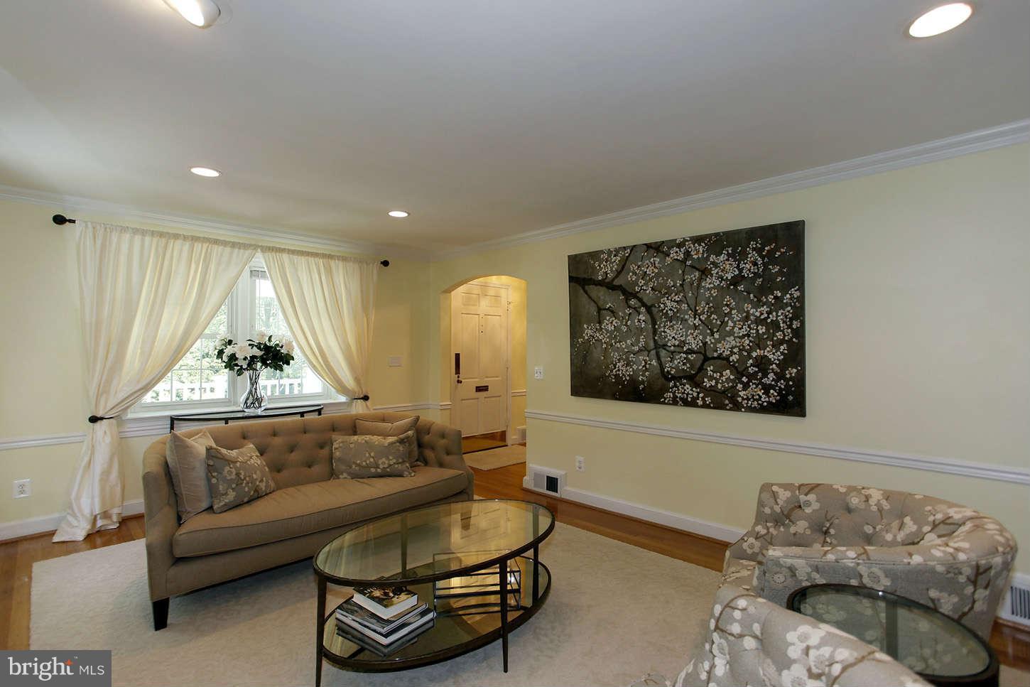 4637 River Road Bethesda, MD 20816 - Photo 8 of 24 Living Room (3 of 3)