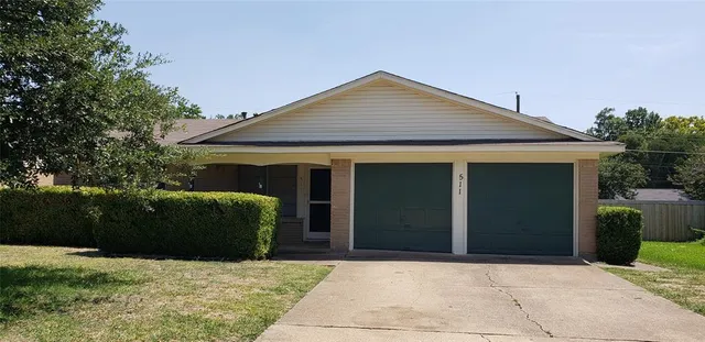 $2,250 | 511 Cambridge Drive, Richardson, TX 75080