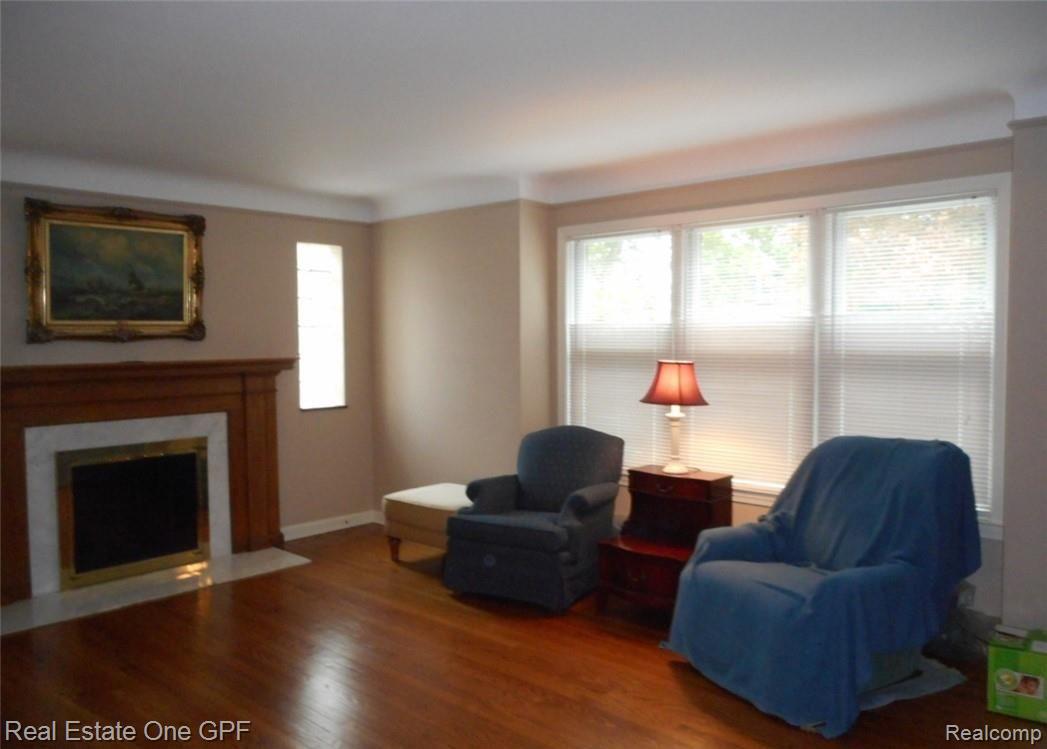 2 1099 Haawthorne 009.JPG