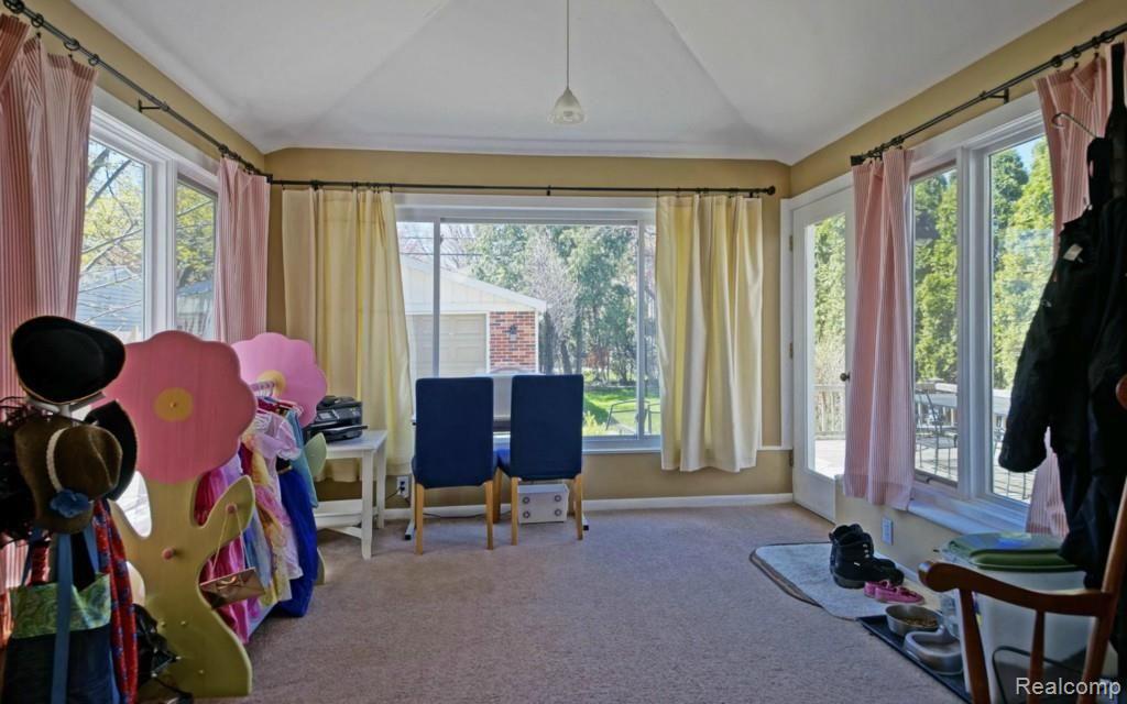 307 Ridgemont Road Grosse Pointe, MI 48236 - Photo 13 of 25 13-photo-web-1680x1050-249842.jpg