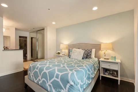 $899,000 | 400 Lake Street, Unit 105, Huntington Beach, CA 92648
