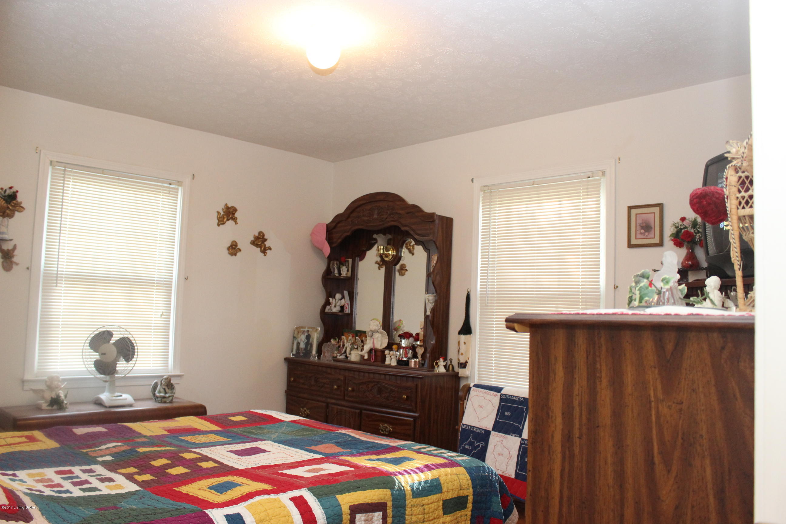 4121 Zoneton Road Shepherdsville, KY 40165 - Photo 8 of 20 IMG_0929