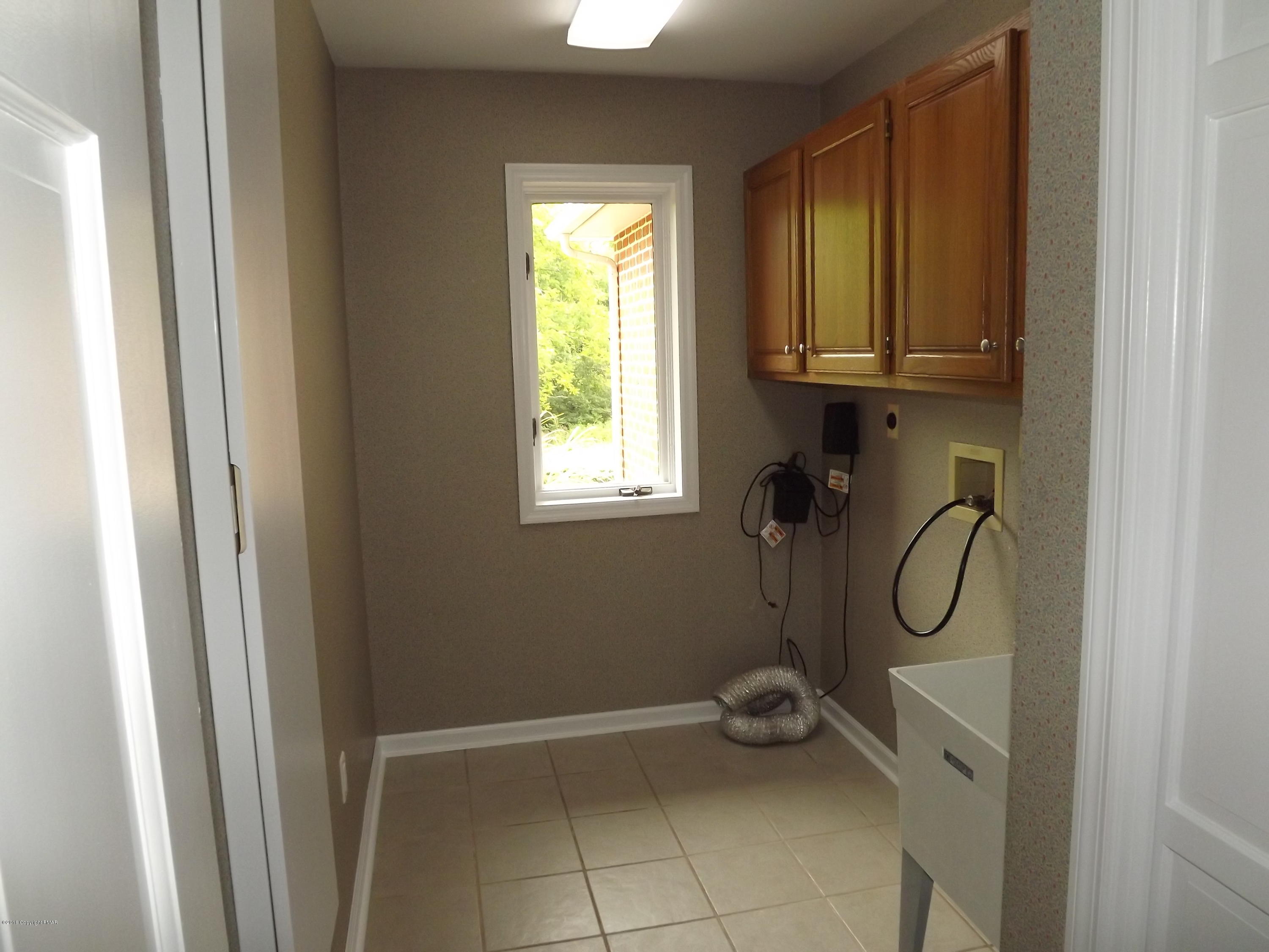 2111 Fox Run Road Stroudsburg, PA 18360 - Photo 38 of 72 a bathroom with white bath tub and a window