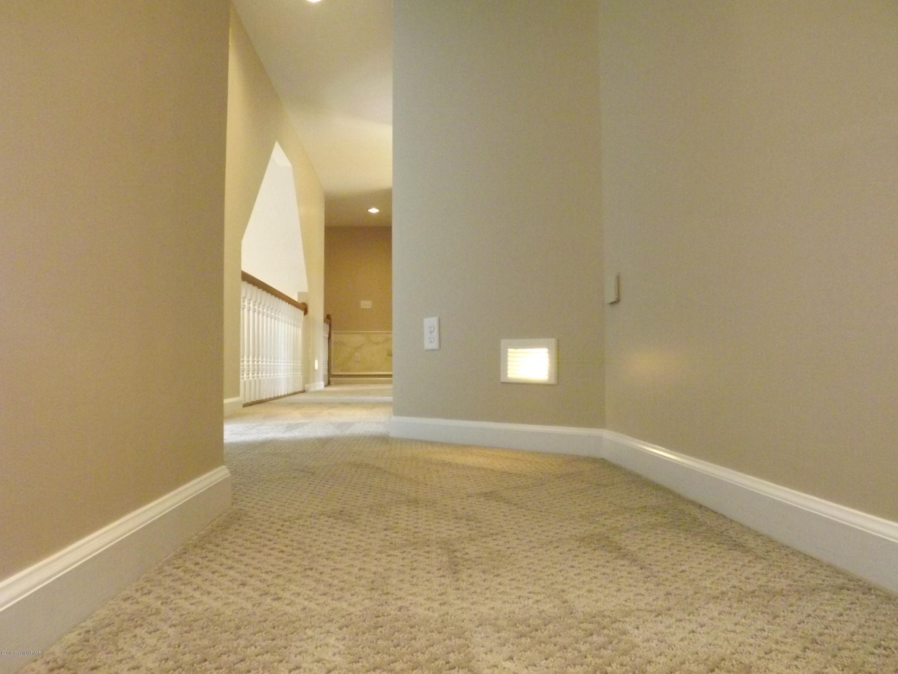 2111 Fox Run Road Stroudsburg, PA 18360 - Photo 63 of 72 Footpath Lighting