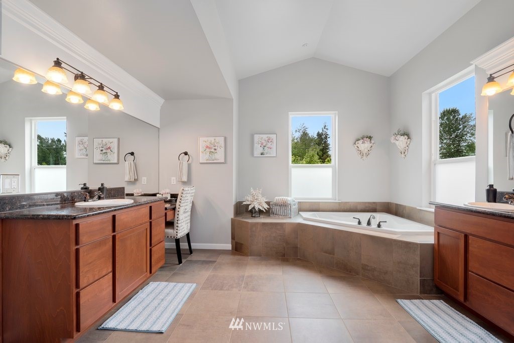 12048 155th Avenue Southeast Renton, WA 98059 - Photo 12 of 25 Gallery Image 12