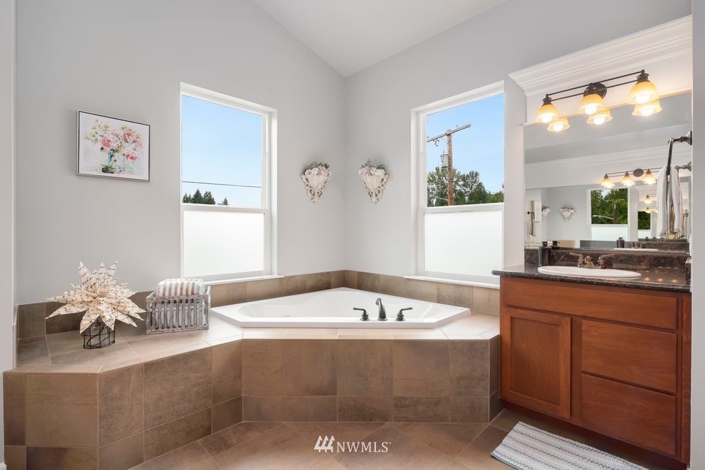 12048 155th Avenue Southeast Renton, WA 98059 - Photo 13 of 25 Gallery Image 13