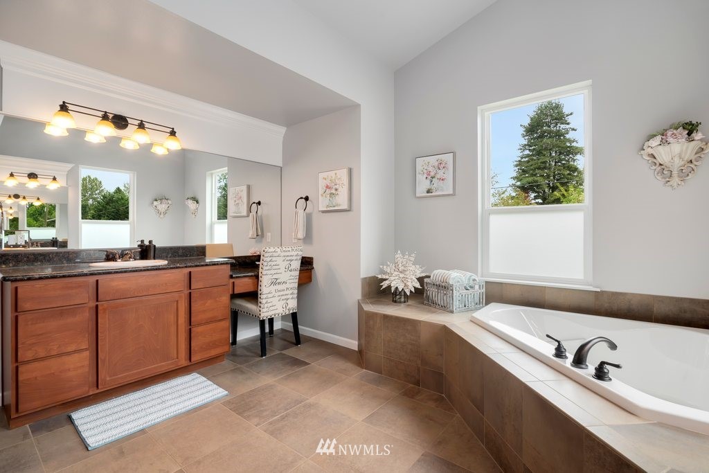 12048 155th Avenue Southeast Renton, WA 98059 - Photo 15 of 25 Gallery Image 15