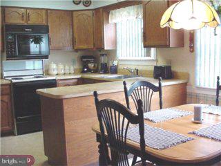 809 Cliff Road Bensalem, PA 19020 - Photo 3 of 6 Gallery Image 3