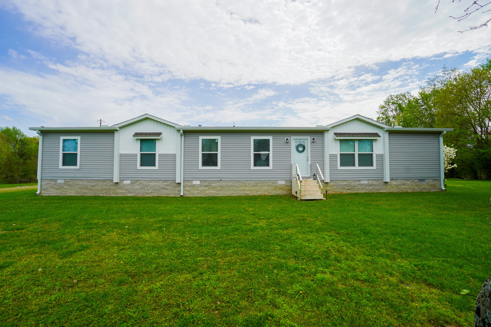 396 Gamaliel Road Red Boiling Springs, TN 37150 - Photo 6 of 45 a view of a house with backyard