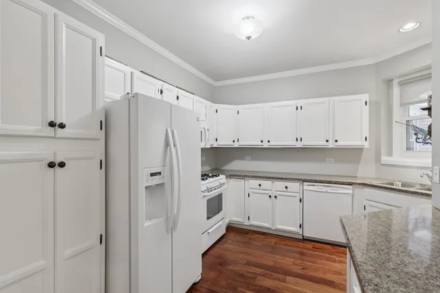 $289,900 | 1262 Rhodes Lane, Naperville, IL 60540