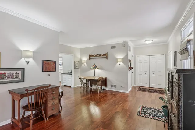 $289,900 | 1262 Rhodes Lane, Naperville, IL 60540