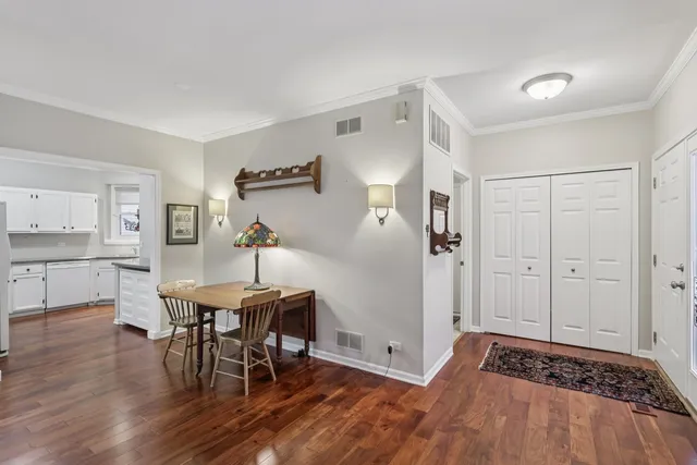 $289,900 | 1262 Rhodes Lane, Naperville, IL 60540