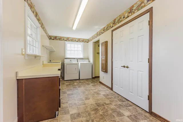 $369,000 | 6504 South 560 E Road, Selma, IN 47383