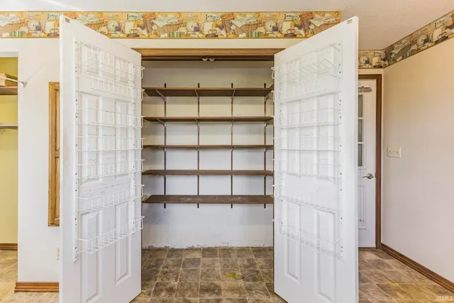 $369,000 | 6504 South 560 E Road, Selma, IN 47383