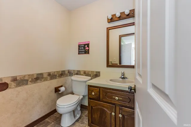 $369,000 | 6504 South 560 E Road, Selma, IN 47383