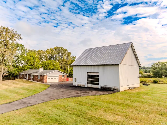 $369,000 | 6504 South 560 E Road, Selma, IN 47383