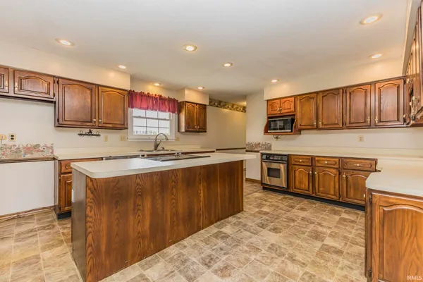 $345,000 | 6504 South 560 E Road, Selma, IN 47383