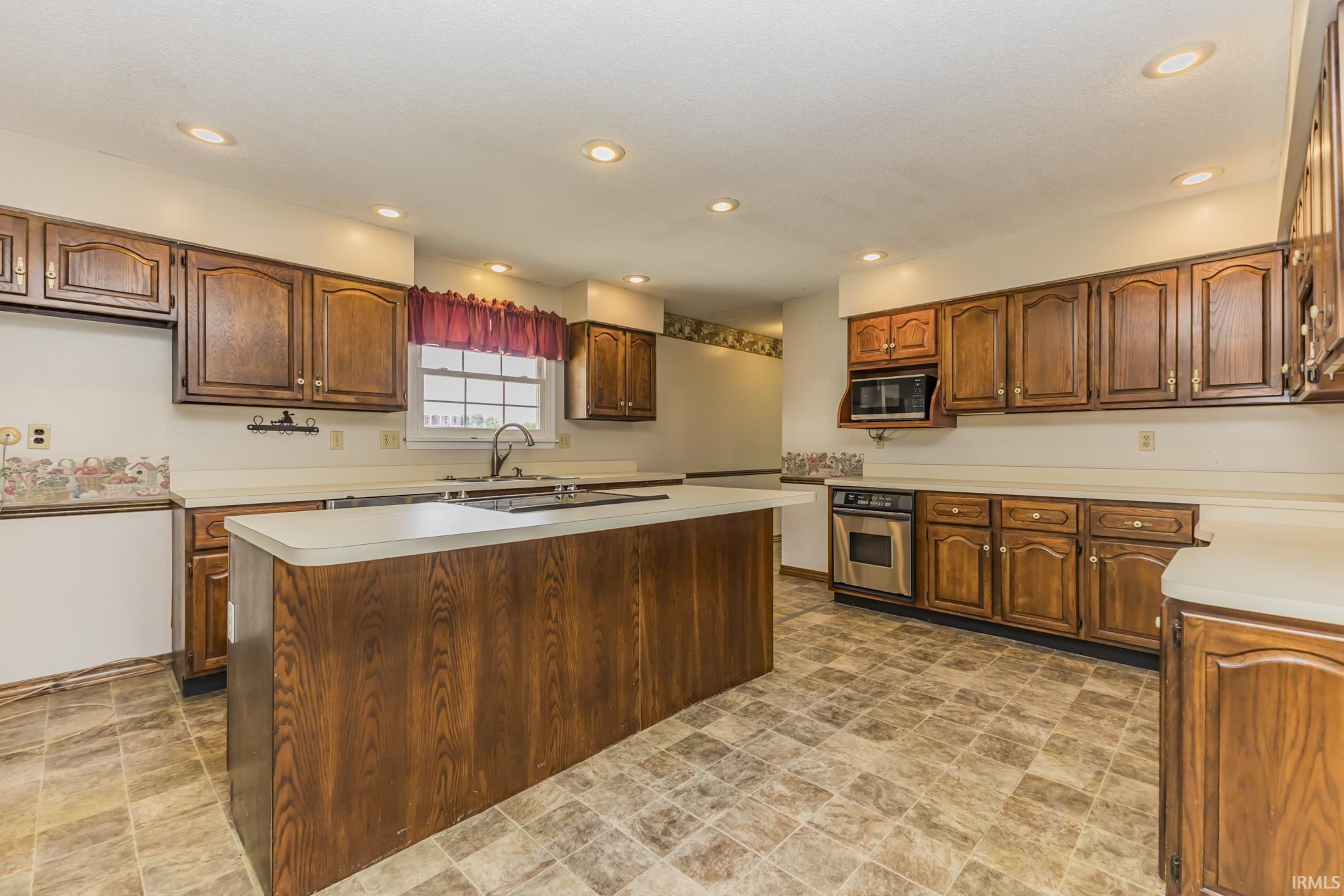 6504 South 560 E Road Selma, IN 47383 - Photo 8 of 36