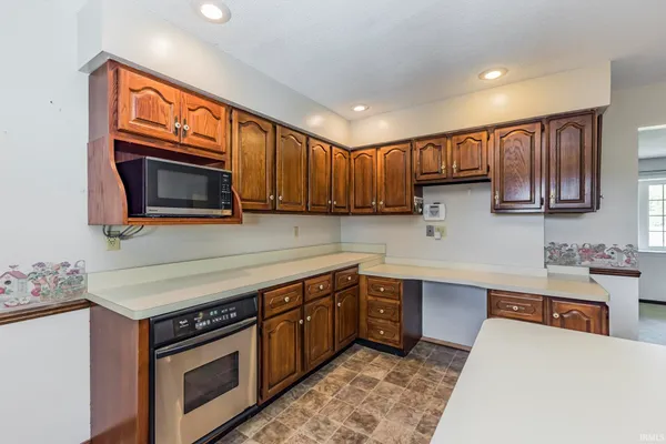 $345,000 | 6504 South 560 E Road, Selma, IN 47383