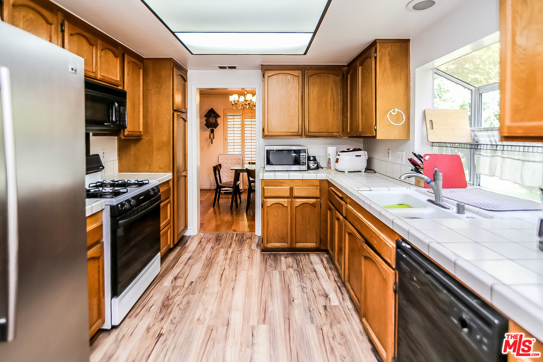 12251 Turtle Ridge Place Northridge, CA 91326 - Photo 2 of 14 Gallery Image 2